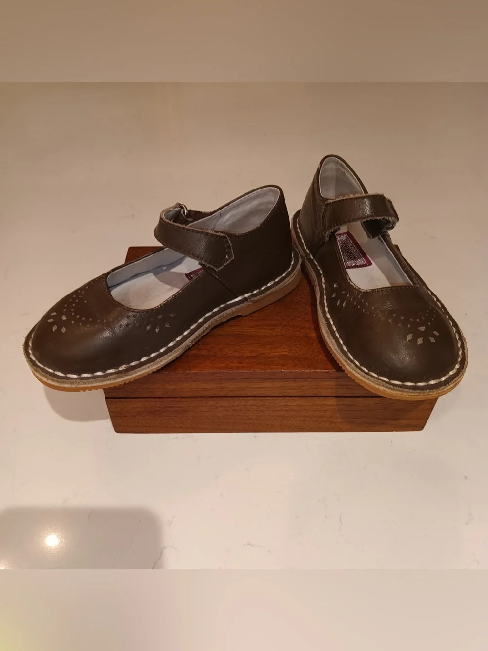 l’Amour Kids Brown Mary Jane Shoes with t strap leather Hook-and-Loop Strap